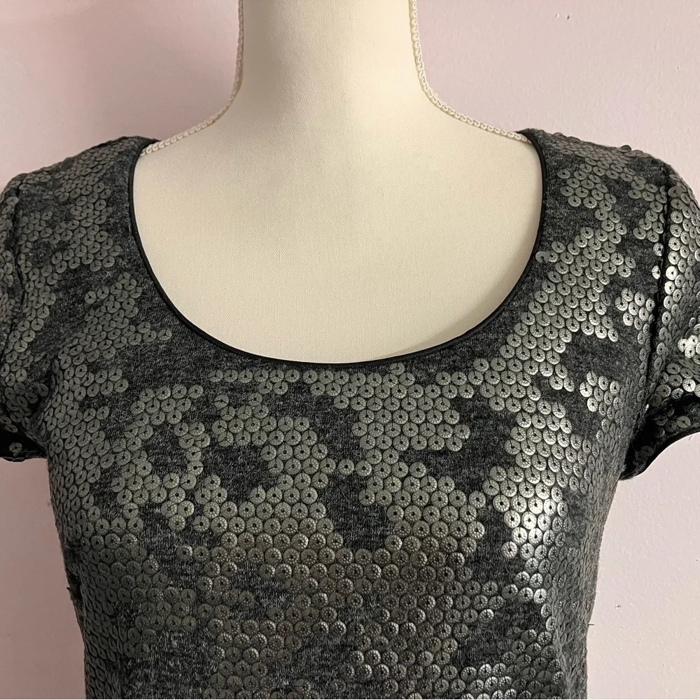 Women’s Sequined Mini Dress, Size XS, Gray/Silver, Short Sleeves, by Laundry
